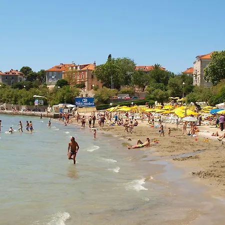 Lovrekovic アパート *